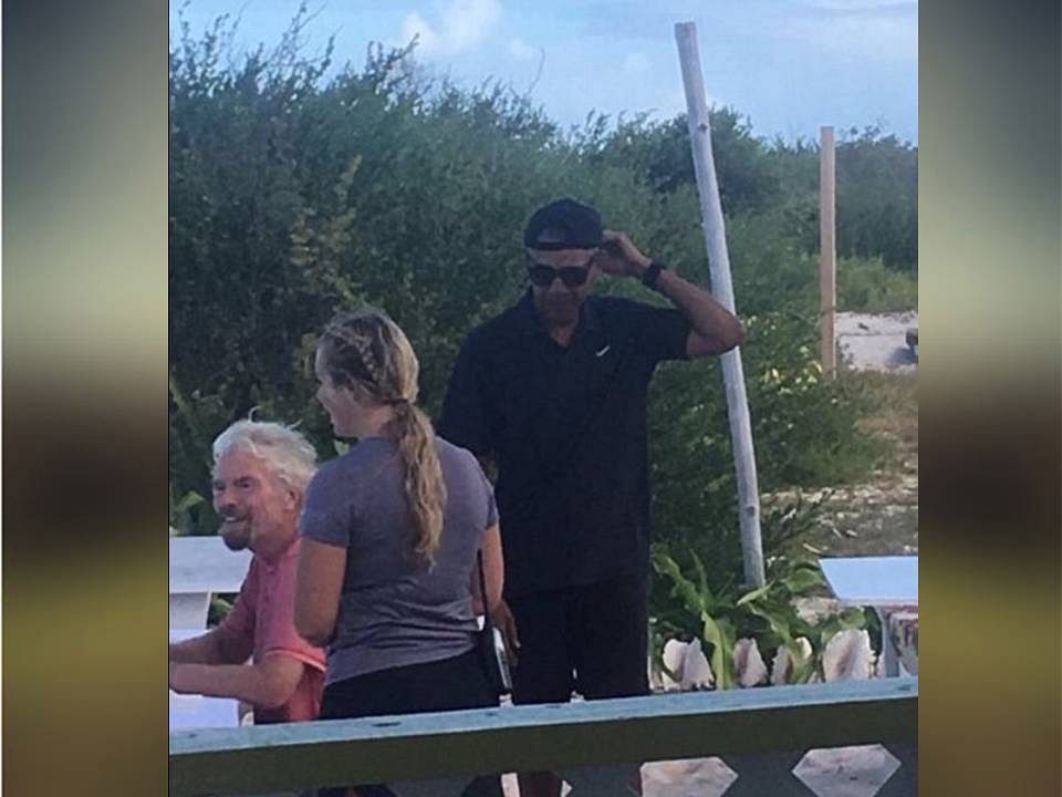 barak obama's vacation image got viral but public is sad why? 