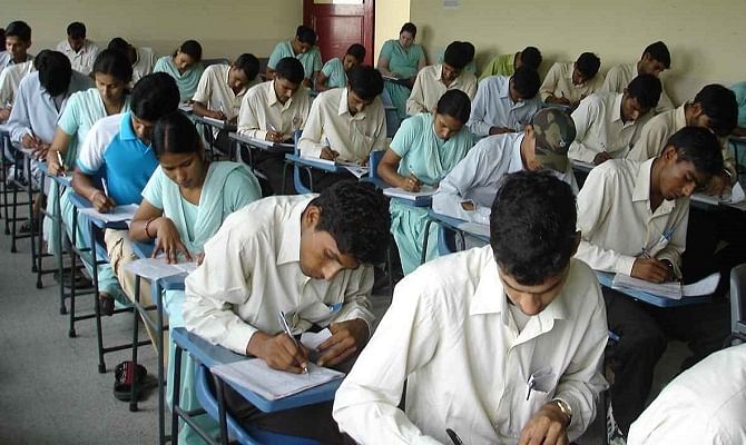 SC has asked Center to find a better way out than entrance examination for Medical and Engineering 