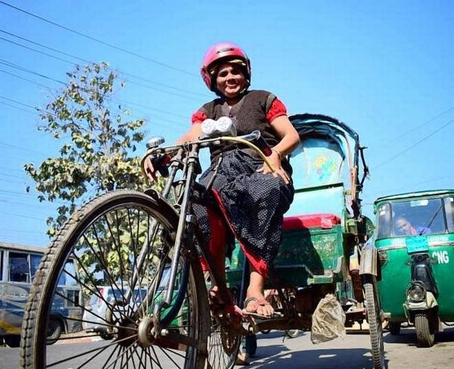 women single rickshaw puller from bangladeh