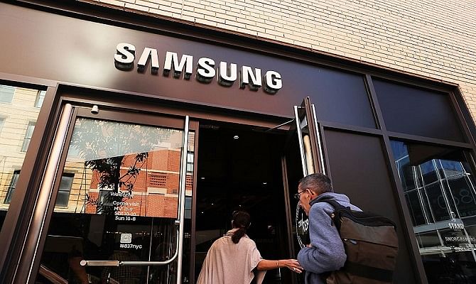 Another store of Samsung burned down