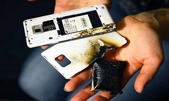 Phone got exploded  on child abdomen while charging 