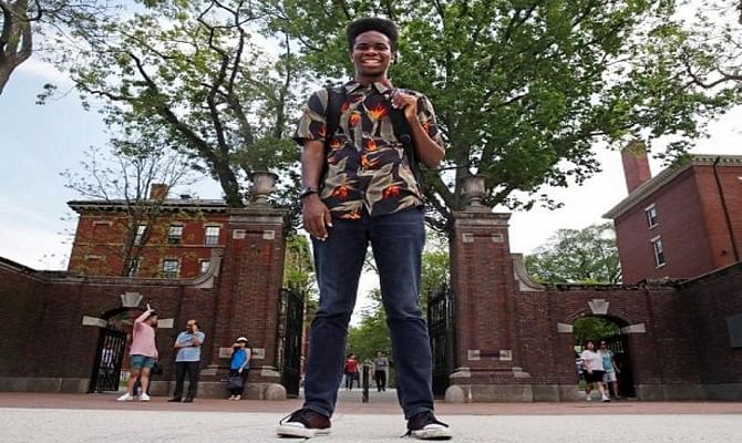 Viral and trending Obasi Shaw a Harvard student submitted his thesis in a very musical way 