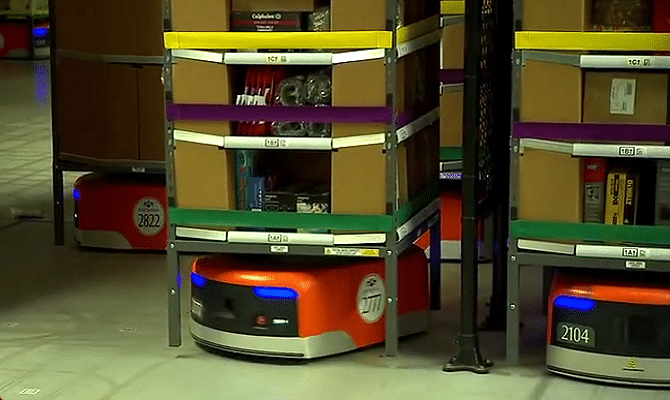 Viral and Trending Video of little robots working for Amazon factory 