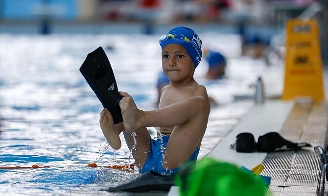 Viral and Trending Video of Ismail Zulfic boy with no arms and a swimming champion