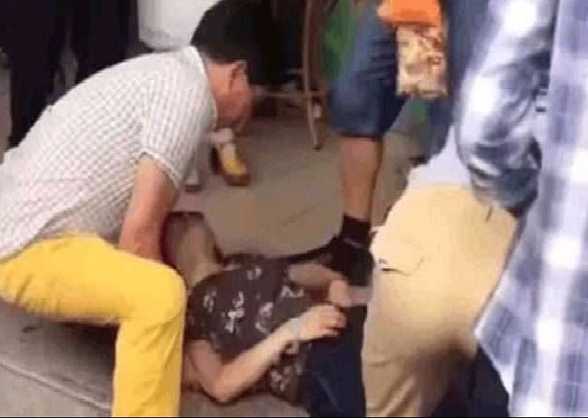 expensive bangles broked by women in china women fainted