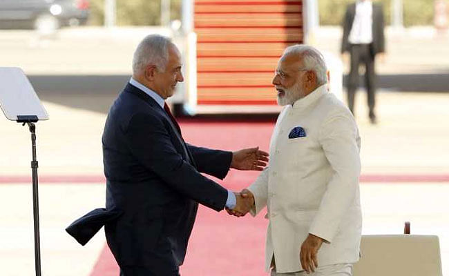 People of Israel welcome PM Modi in Hindi