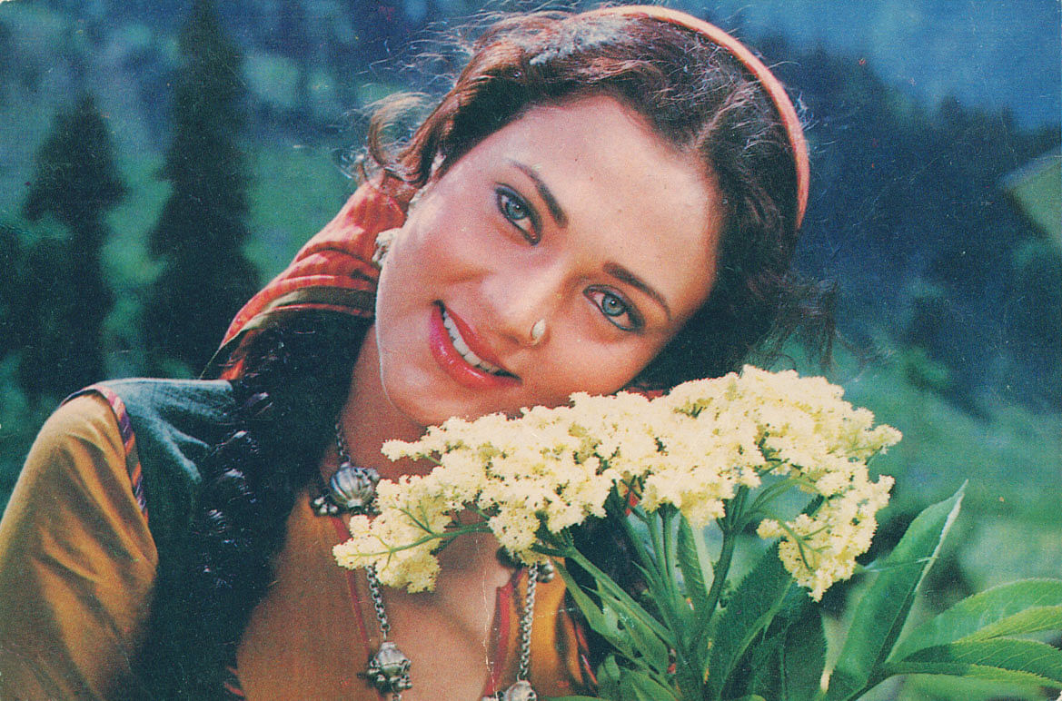 bollywood beautiful actress Mandakini birthday special
