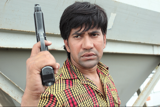 bhojpuri actor nirahua 'dinesh lal yadav' misbehave with air hostage 