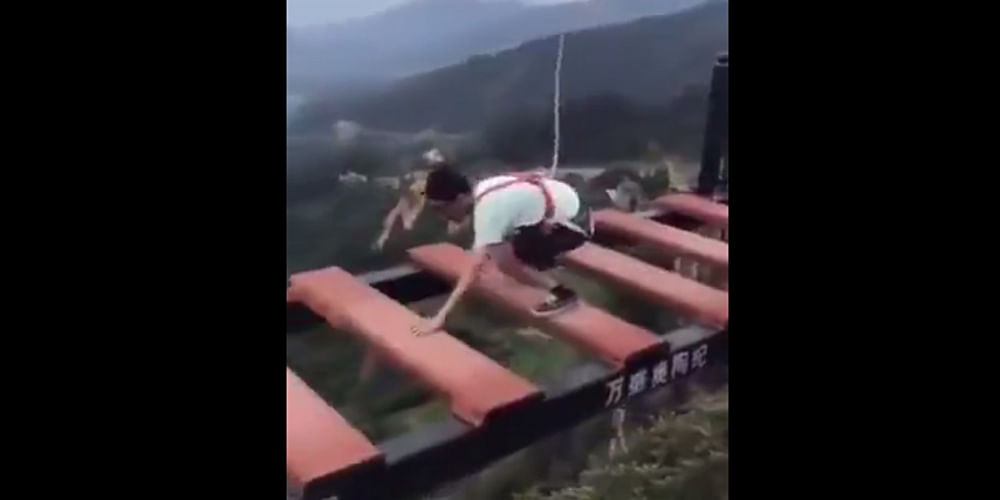 LOL: You need to have courage to watch Adventurous activity, Video goes viral