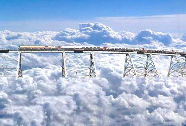 10 of the Most Dangerous but Spectacular Train Routes, People travel in heaven & hell the same time