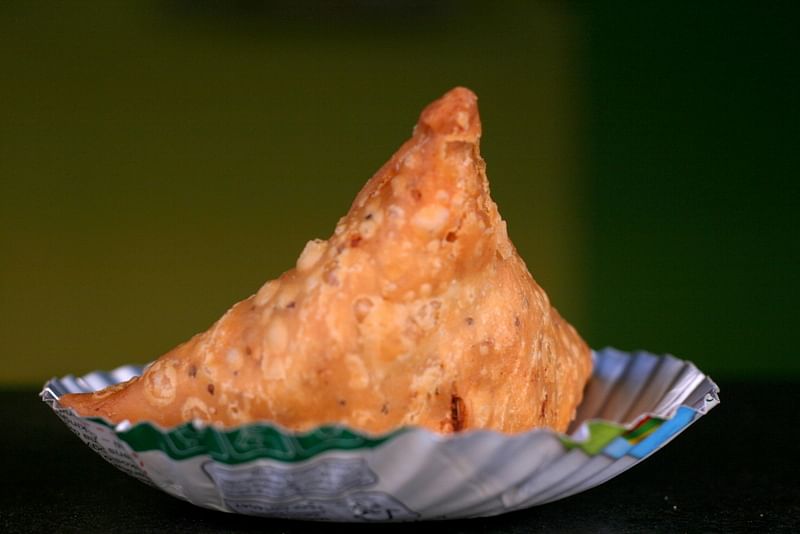 World's Largest Samosa At 153 Kilos was smashed in London Mosque.