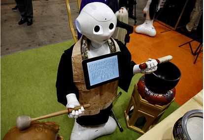 Japanese Robot Is Programmed To Perform Buddhist Funeral Rites viral video