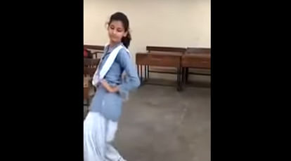 School girl dance in classroom like in sapna choudhary style goes viral