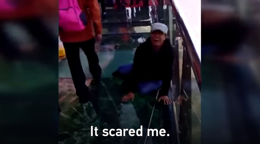 Tourist terrified by China Glass Bridge that cracks under weight