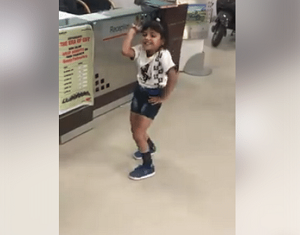 little girl is dancing on pinga song wins everyone's heart