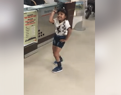 little girl is dancing on pinga song wins everyone's heart