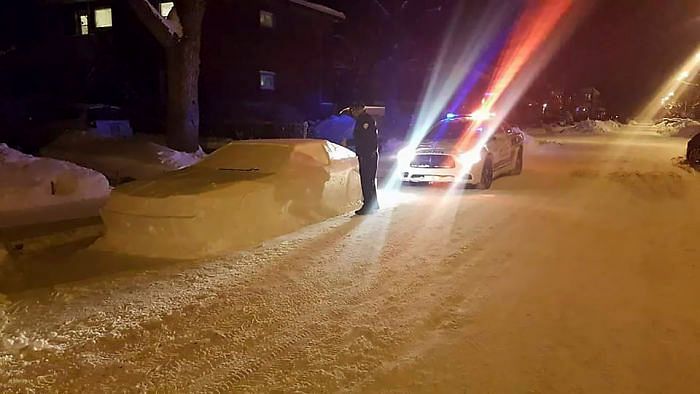 cops ticketed challan on car who madeup of snow, internet cant stop laugh 