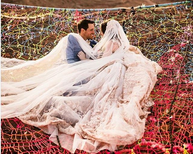 this couple get married 400 feet above the ground, see photos 
