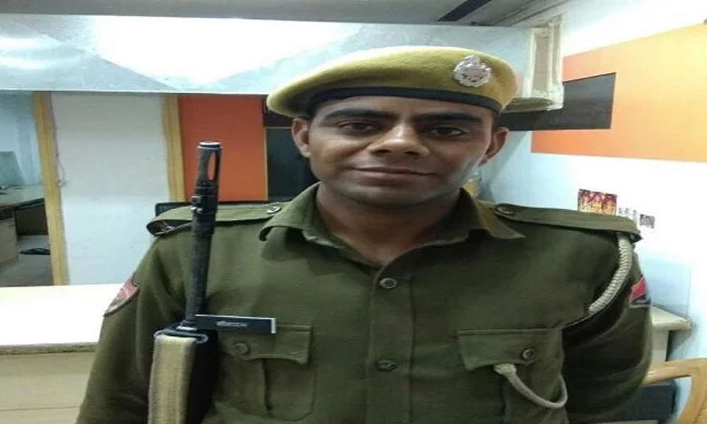 security guard of axis bank sitaram stopped robbery in bank alone
