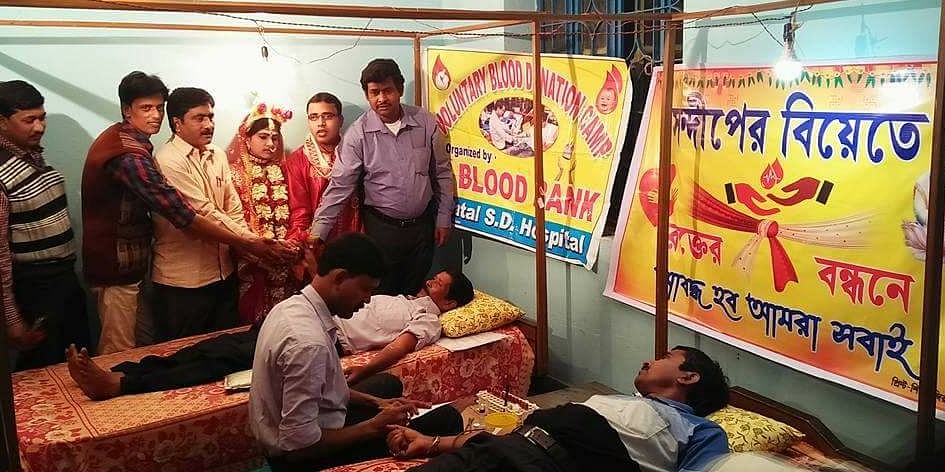 couple organize a blood donate on the on marriage