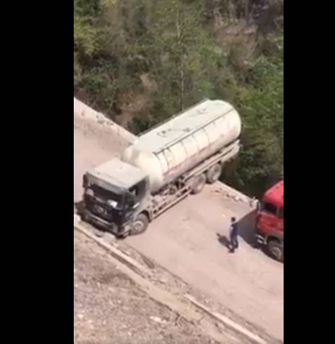 Brave chinese truck driver video viral on mountainous path