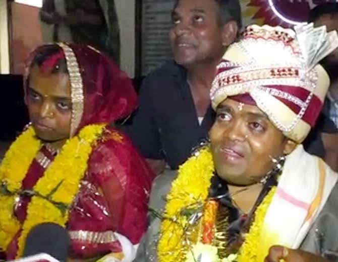 unique wedding of shorty bride and groom in indore