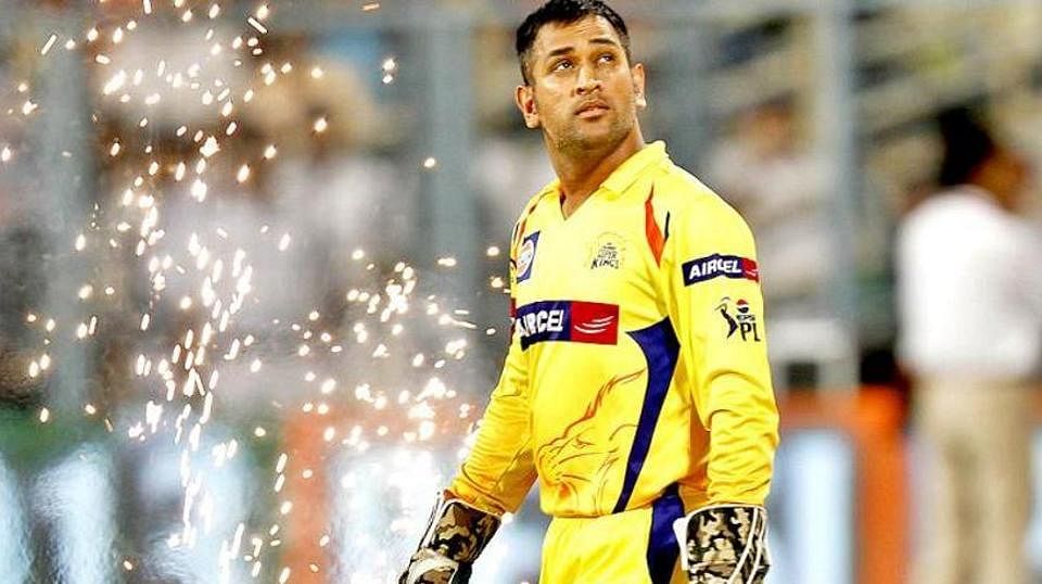 MS Dhoni female fan poster goes viral on internet, lady become new sensation of social media 