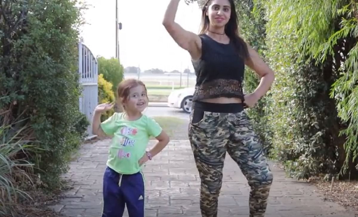 Daughter and mother cute dance on bollywood Song Shava Shava goes viral on social media 