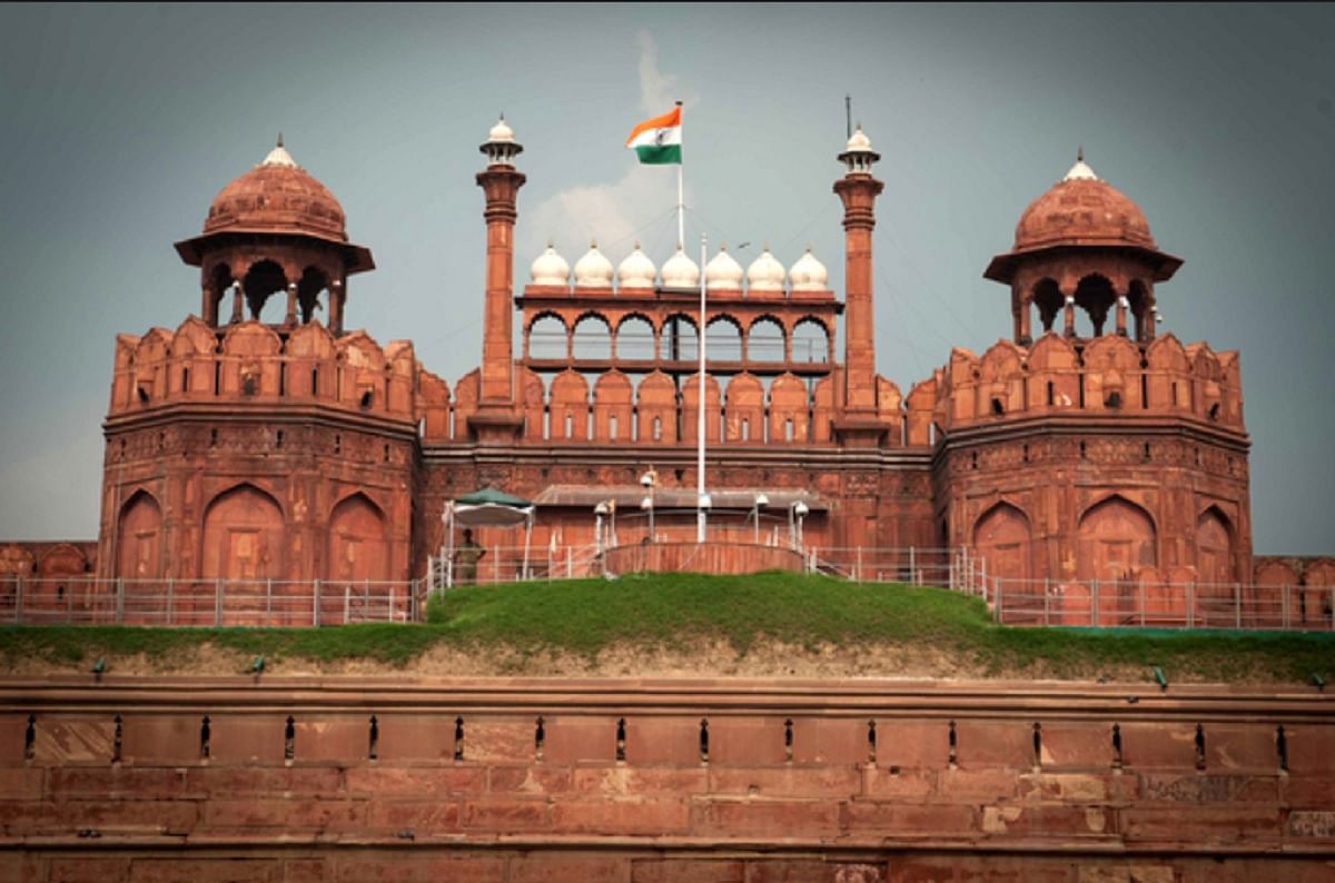 25 lac kilo dust have been washed out from red fort 