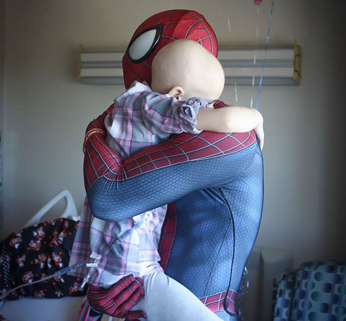 Guy helping more than ten thousand children dressing up like spider man