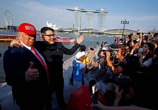 Donald Trumph And Kim Jong body double meets in singapore and give pose for photo shoot 