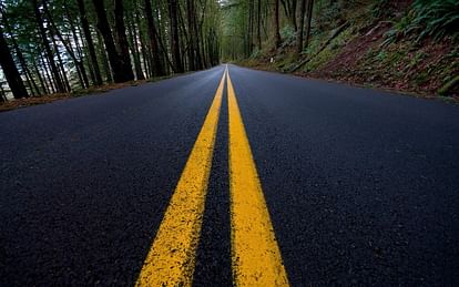 meaning of yellow and white lines on the road