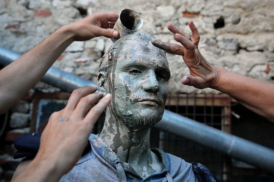 Imges from living statues festival will amaze you