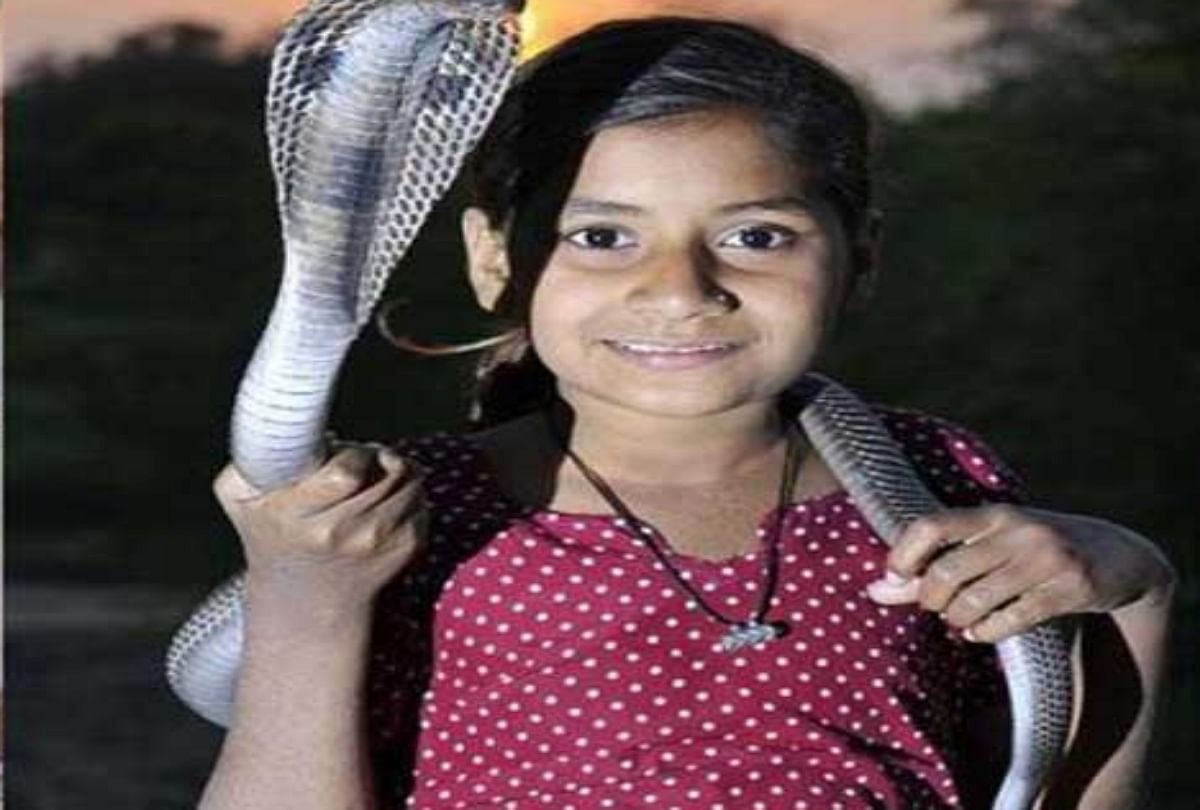 Eleven years old UP girl loves with snakes