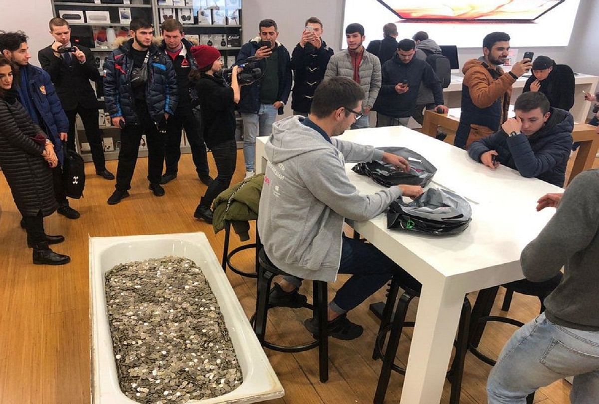 A russian youth buys apple iphone xs by paying with a bathtub full of coins