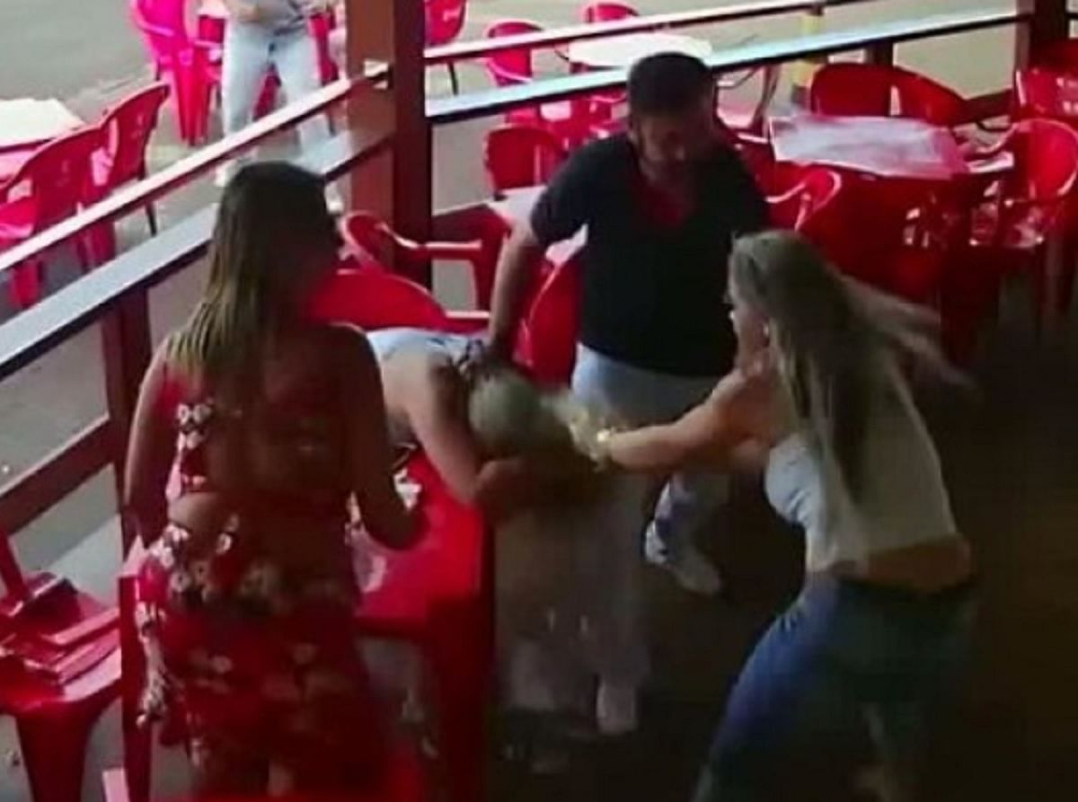 Wife beat husband's girl friend video captured on cctv