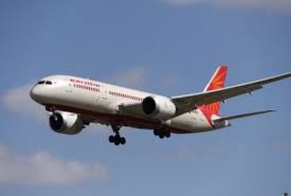 Strange Incident Happened With Foreign Nationals In Air India Plane Air Hostess Screams Loudly
