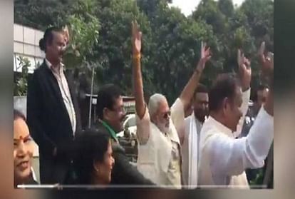 Duplicate Modi is Dancing on the Victory of Congress, Viral Video