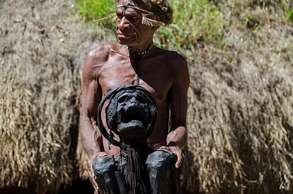 Papua new guinea tribe dani keeps mummy of people after death know more about weird ritual