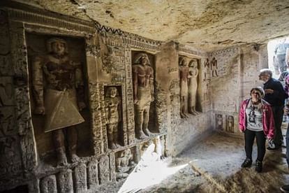 Archaeologist team in Egypt Cairo found 4400 years old tomb near pyramids