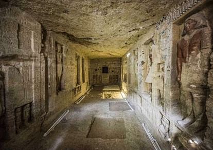 Archaeologist team in Egypt Cairo found 4400 years old tomb near pyramids