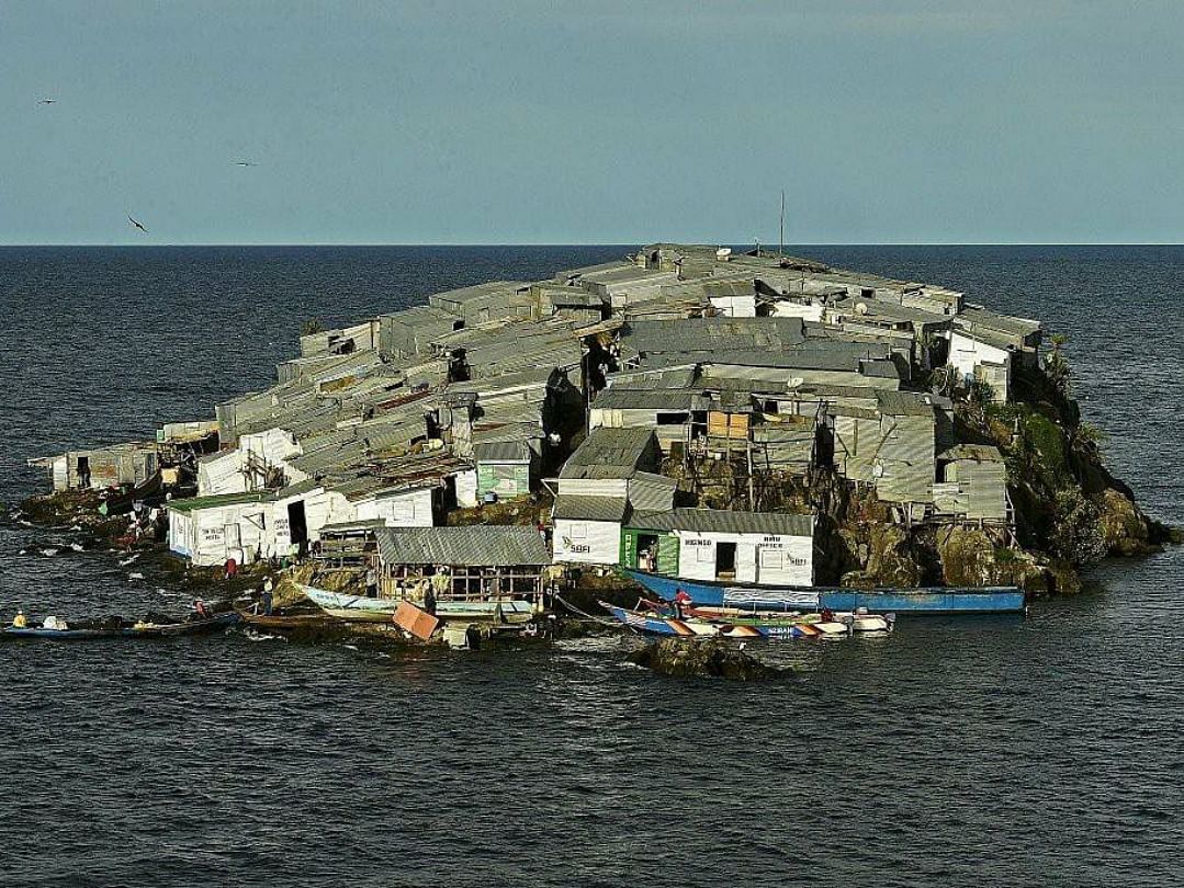 smallest Migingo Island between kenya and Uganda border is place of all illegal business