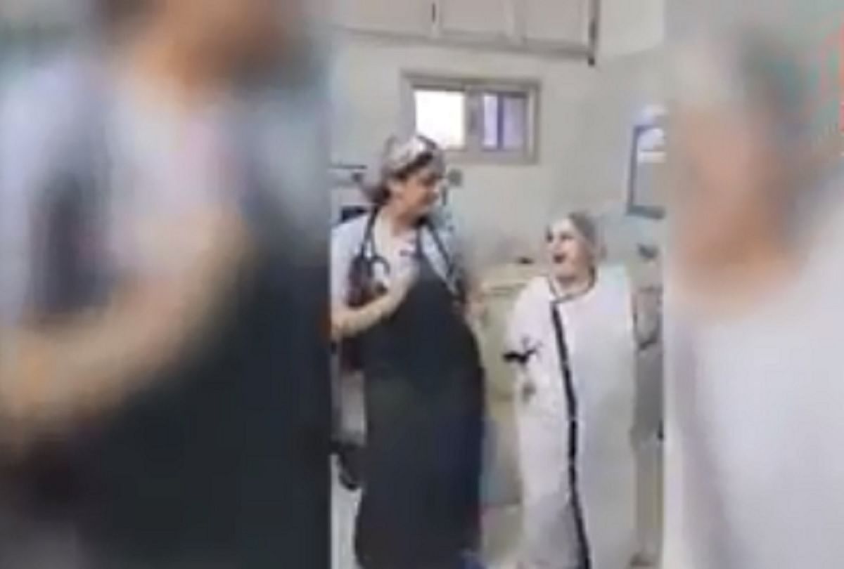 Pregnant woman dancing with doctor before delivery Video viral
