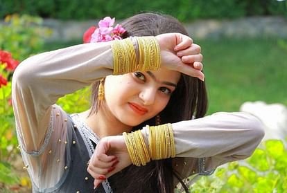 neda-wafa-afghan-girl-cute-and-beautiful-pics