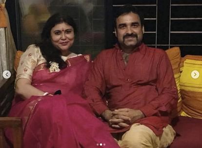 Famous bollywood actor Pankaj tripathi owner of crores still cooks food on stove at home