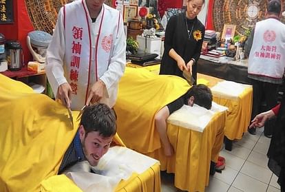people using knives massage for relaxation