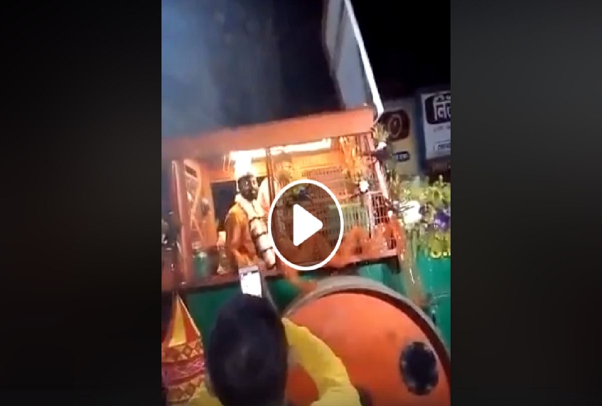 Unique marriage when groom arrived at his wedding on road roller video viral