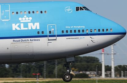 boeing 747 to be transported by road from an airport to a hotel garden 