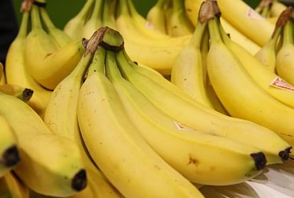 woman cashier beats robber with banana saves the day