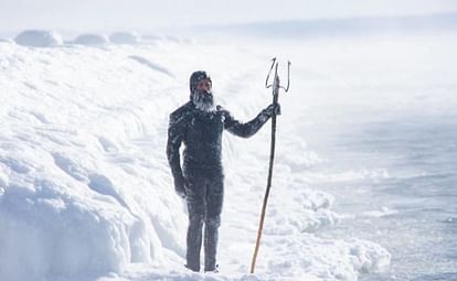 surfer surfs in polar vortex 2019 moment catches by photographer devon hains